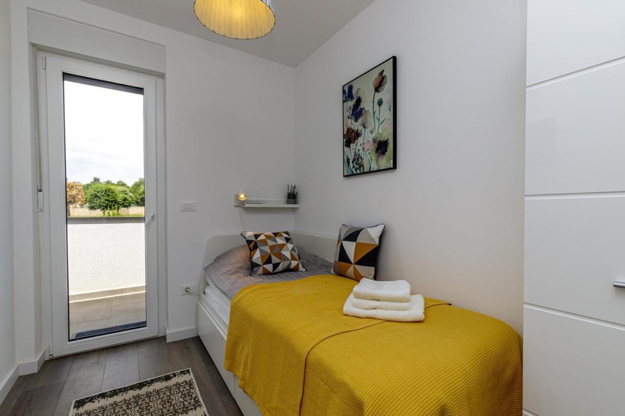Sabena Apartment With Private Whirlpool Porec Exterior photo